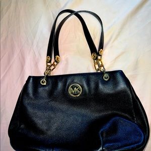 Mochael Kors soft black and gold leather purse with multiple pockets!